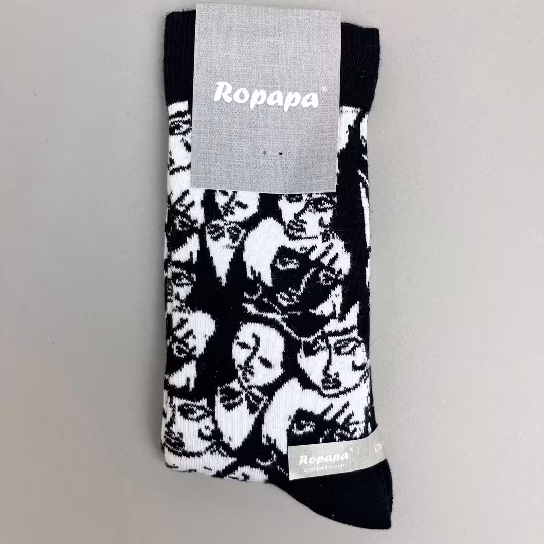 جوراب ساقدار کالزی لند طرح فیس سفید مشکی