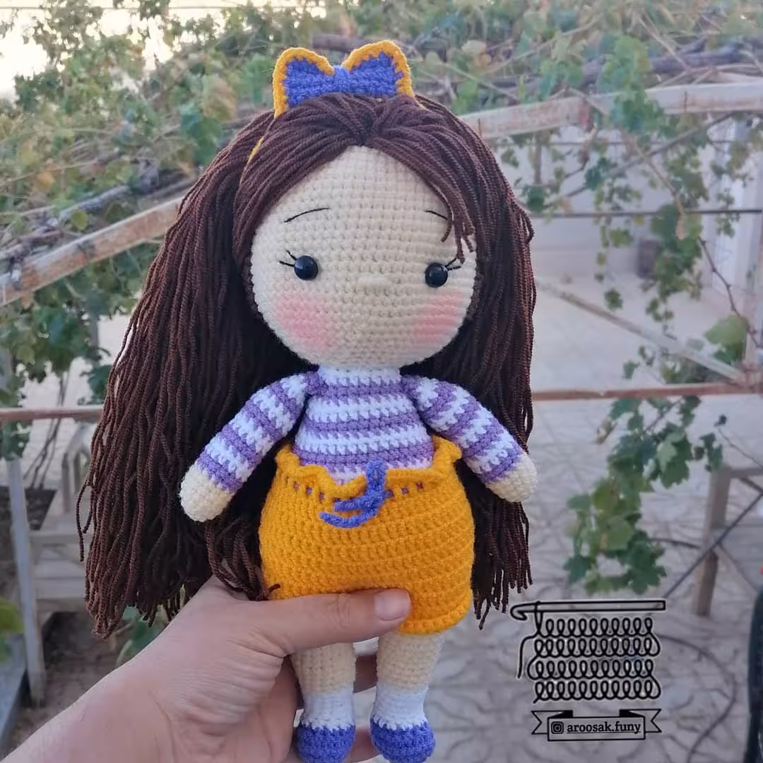 عروسک بافتنی دختر ناز با قد 27 س و بافته شده با کاموای اکریل تاب