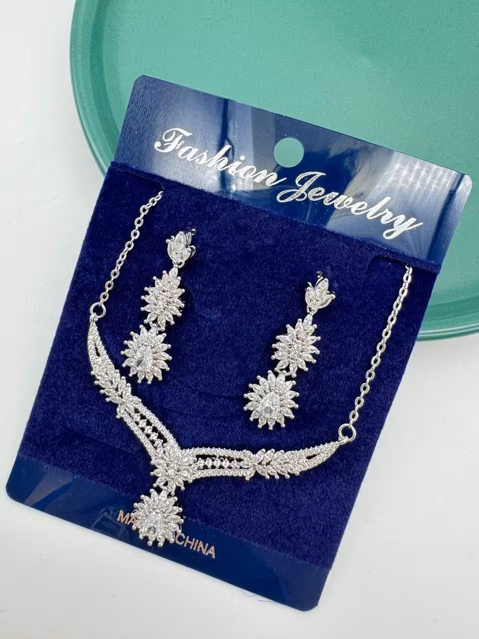 نیم ست زنانه پرکار گل خورشیدی خیلی خاص نقره ای طرح طلاسفید ارسال رایگان