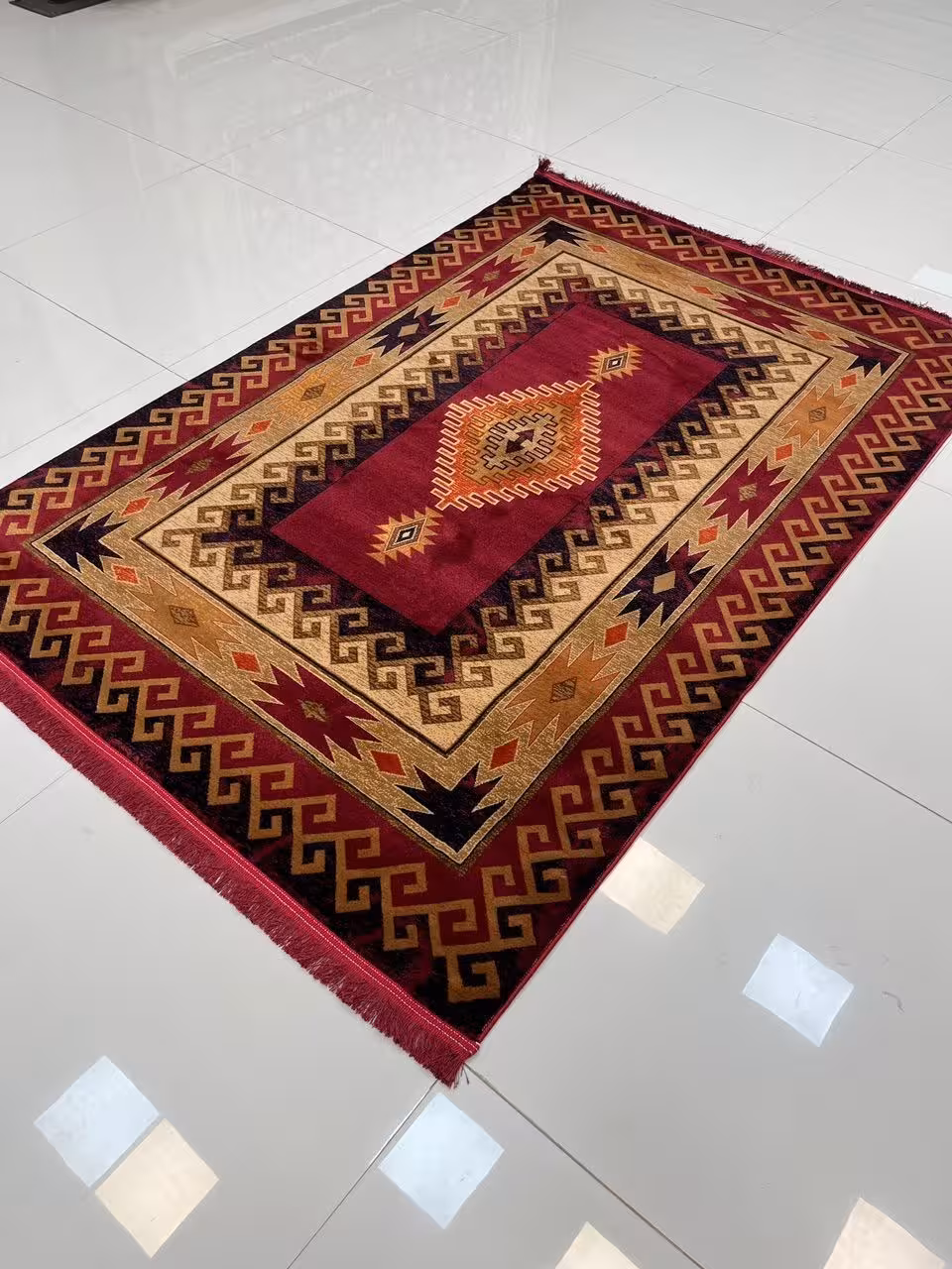 فرش لاکی 700شانه کاشان  تراکم 2100