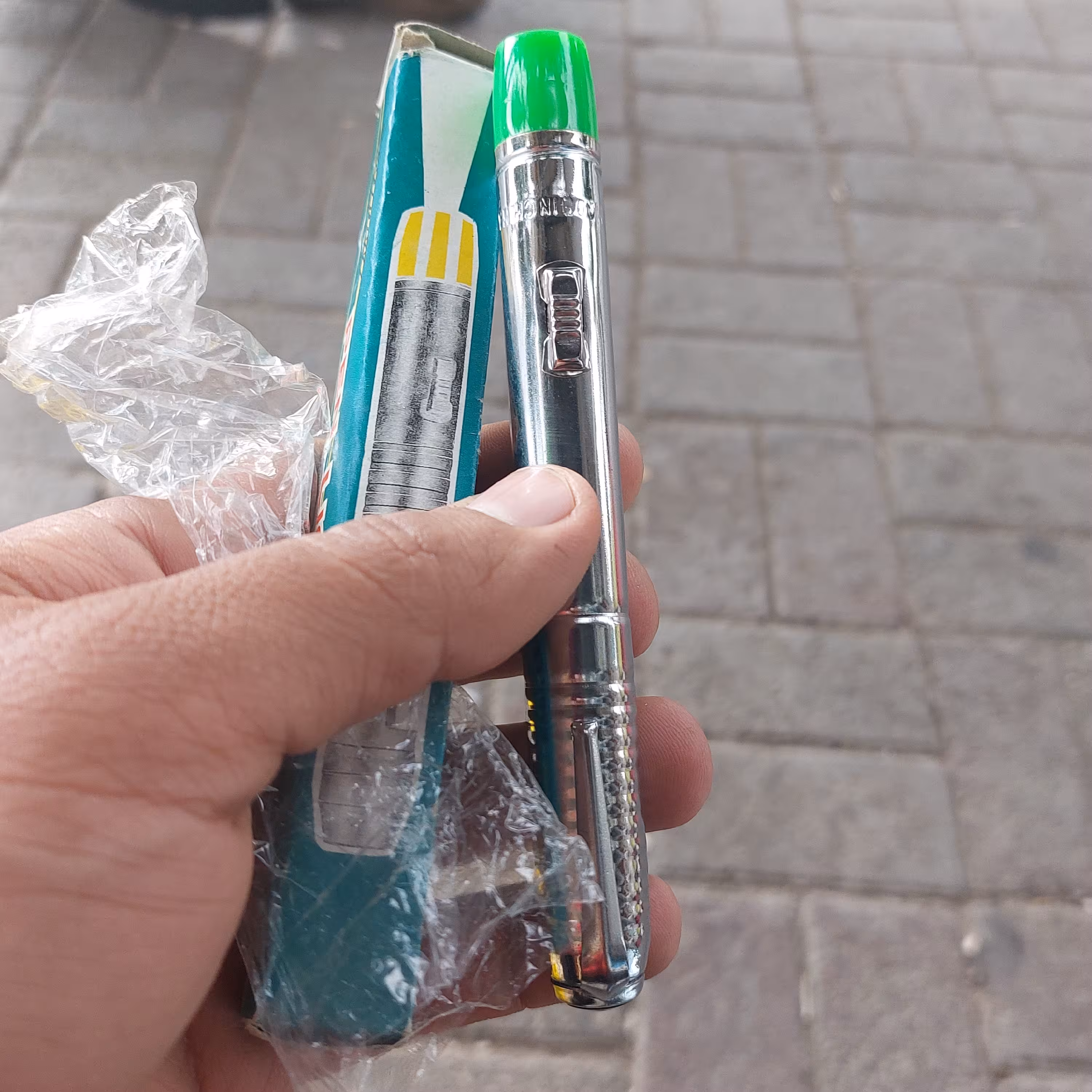 چراغ قوه قدیمی باتری قلمی