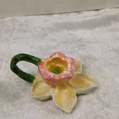 شمعدان طرح گل نرگس