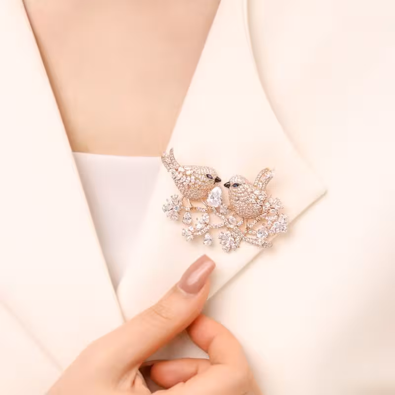 گل سینه نقره زنانه طرح گنجشک مدل OE R1 R