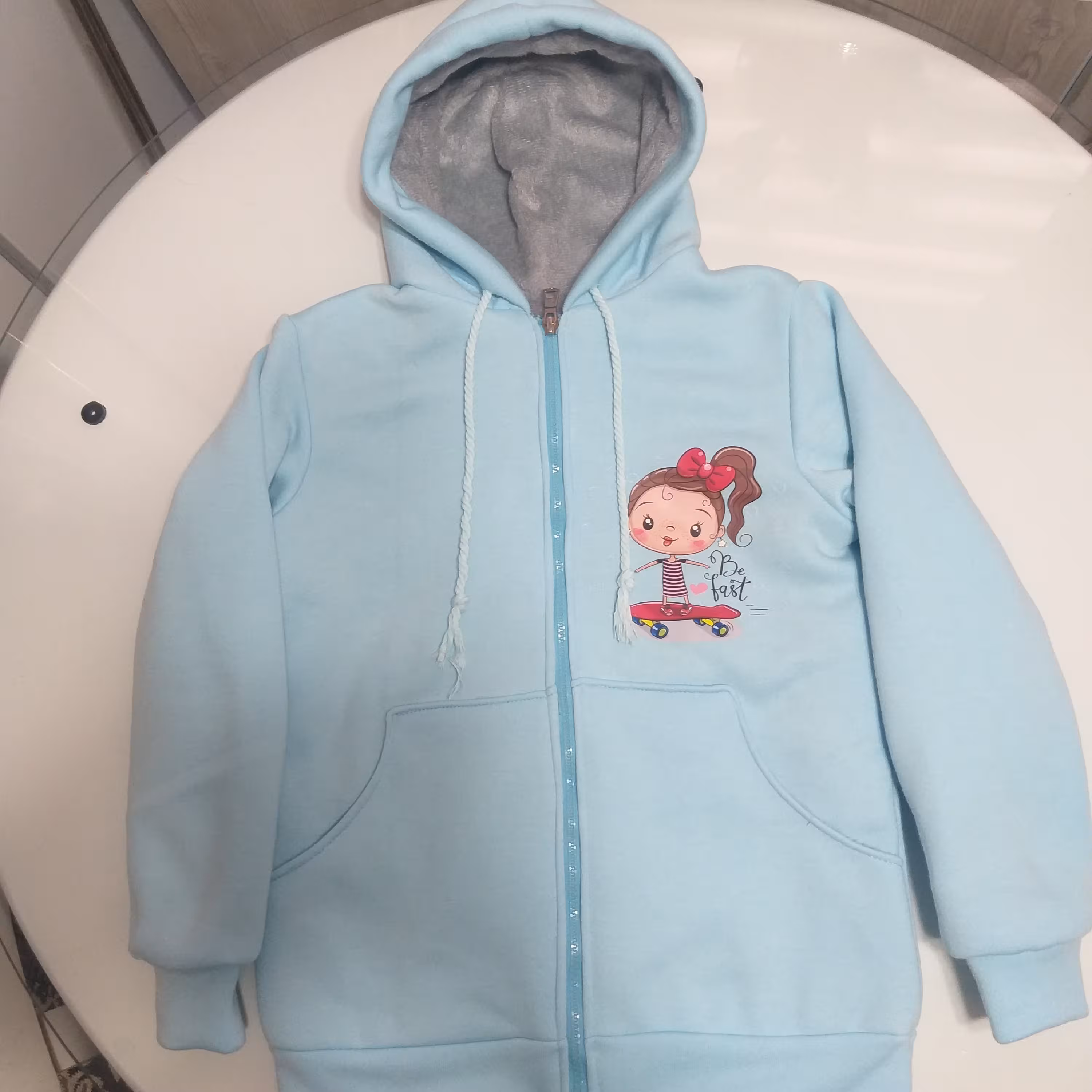 سویشرت هودی.جنس دورس پشت کرکی جنس خوب. آستر کشی شده. سفارش در سایز های مختلف. قیمت درج شده تا 10 سال می باشد