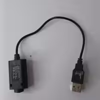 رابط USB کوچک با مبدل شارژ یا اتصال‌دهنده مخصوص دستگاه‌های وپ/سیگار برقی.