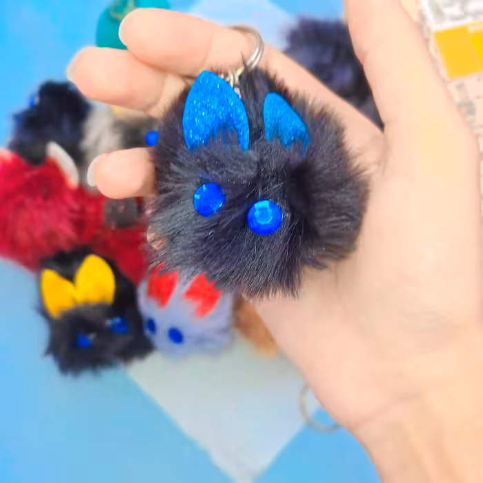 جاسوئیچی یا جاکلیدی اویز کیف  پوم پوم در رنگ های مختلف گوگولی 