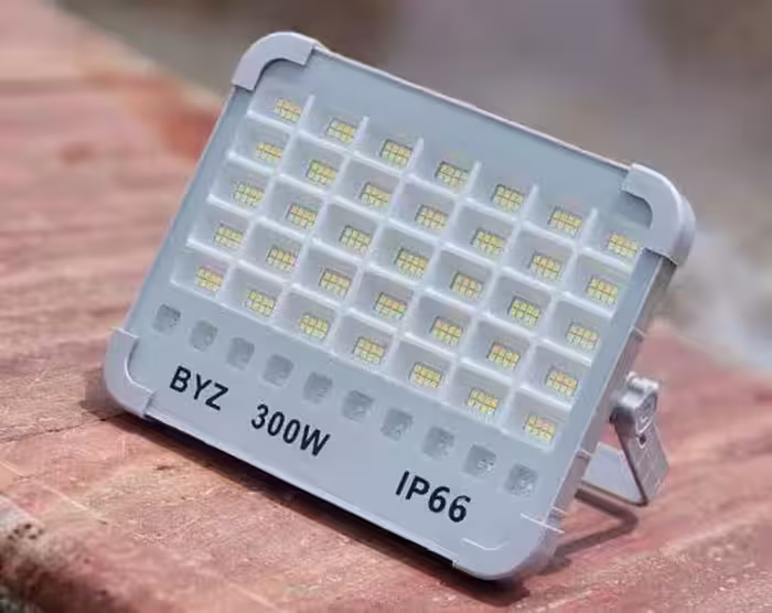 پروژکتور شارژی خورشیدی مدل UXI BL-911