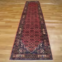 فرش دستباف سنقر طرح سراسر سایز كناره رنگ زمینه دوغي / روناسي در دوغ رنگ حاشیه سرمه اي کد 39119
