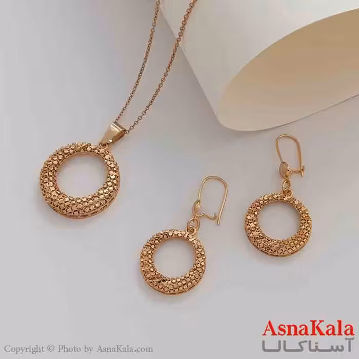 نیم ست زنانه ژوپینگ شامل گوشواره و گردنبند رنگ طلایی کد NIM141033W