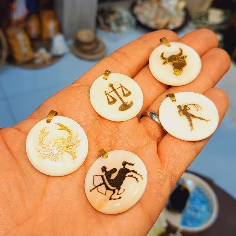 آویز پلاک ماه تولد جنس صدف طبیعی اویز ماه تولد صدف اصل اویز صدفی ماه تولد اویز ورق طلا ماه تولد گردنبند ماه تولد سنگی