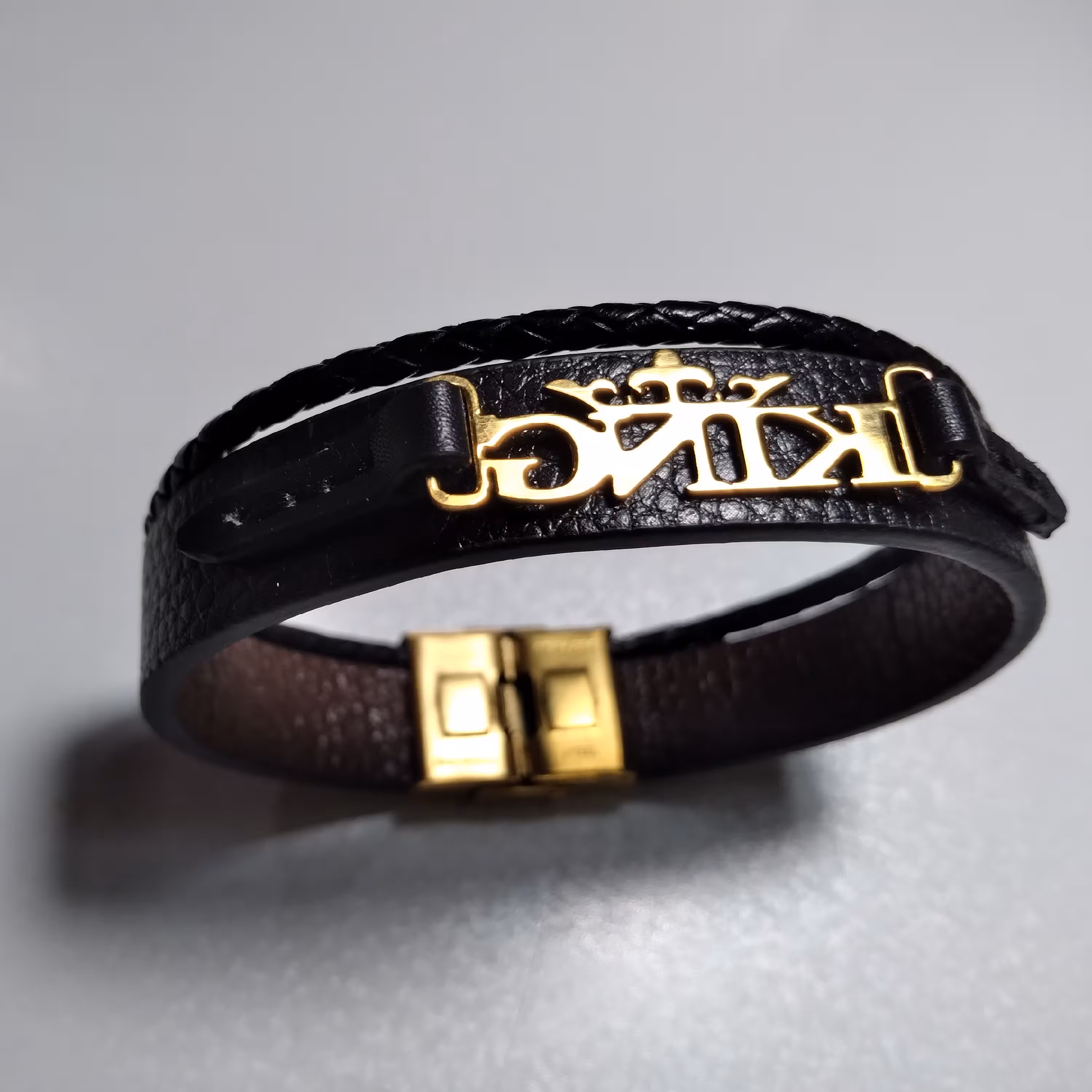 دستبند چرم گاوی ماه تولد