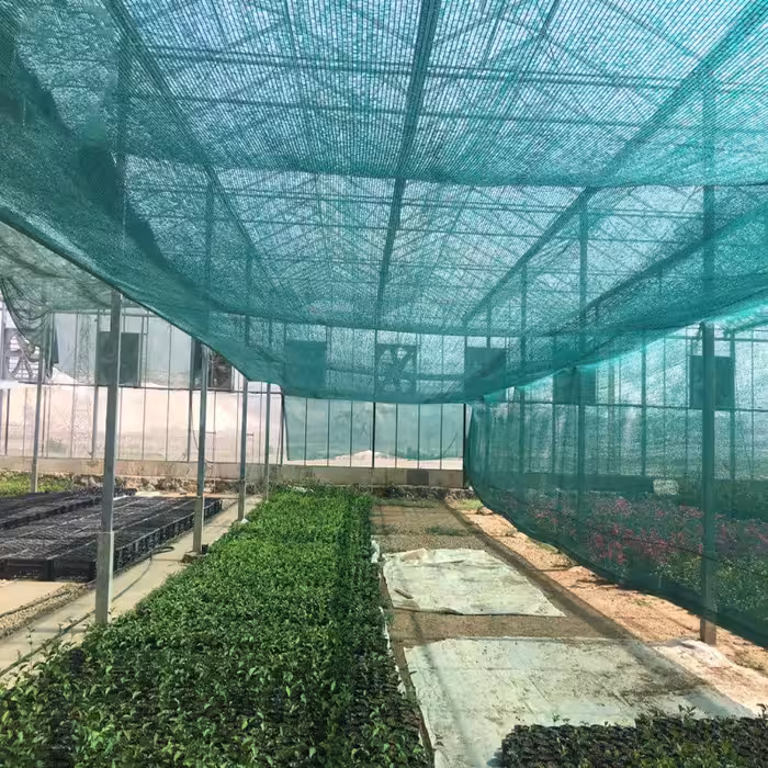 توری شید گلخانه مدل ضدآفتاب گلخانه کد 80 طول 5.6 متر