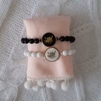 دستبند مدل ماه تولد مرداد و مرداد F62 مجموعه 2 عددی