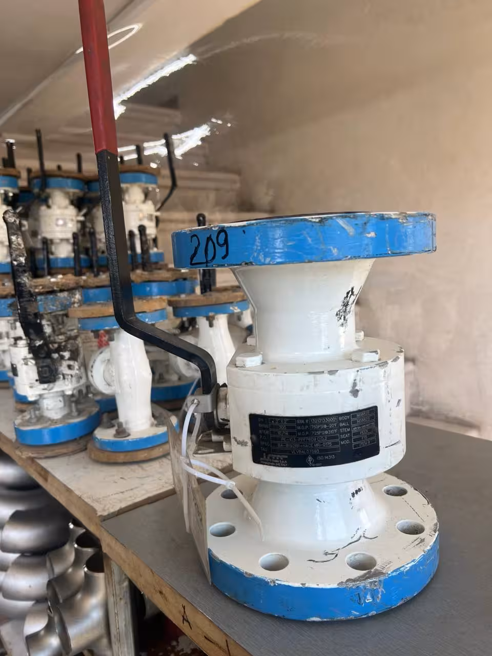 شیر توپی ردیوس بر 3"به 2" کلاس 300 ریس فیس بادی متریال UNS 08825 بال UNS 08825, استیم API6A UNS07718, سیت PEEK,