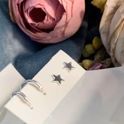 گوشواره نقره عیار 925 حک شده روی خود گوشواره بینظیر برای کادو تولد
