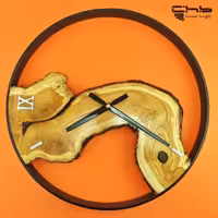 ساعت چوبی روستیک ترکیب چوب زَرین و خوش نقش توت  با رینگ فلزی
قطر 40cm
طرح خاص و غیر قابل تکرار 