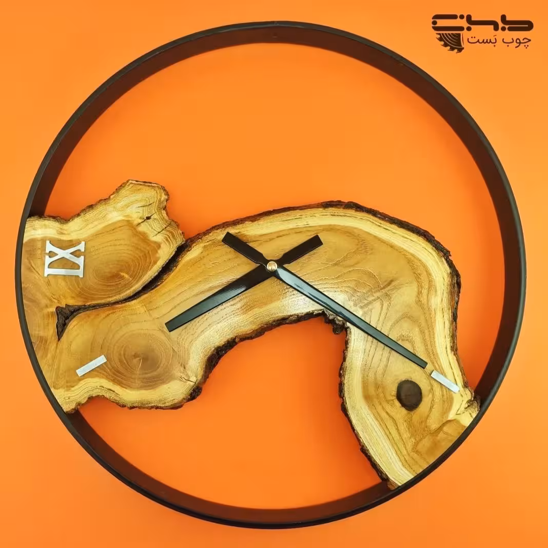 ساعت چوبی روستیک ترکیب چوب زَرین و خوش نقش توت  با رینگ فلزی
قطر 40cm
طرح خاص و غیر قابل تکرار 