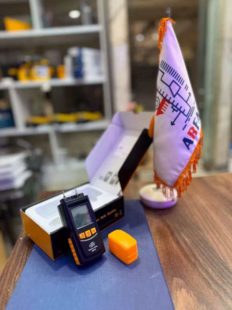 ترمومتر و رطوبت سنج نفوذی بنتک مدل BENETECH GM610