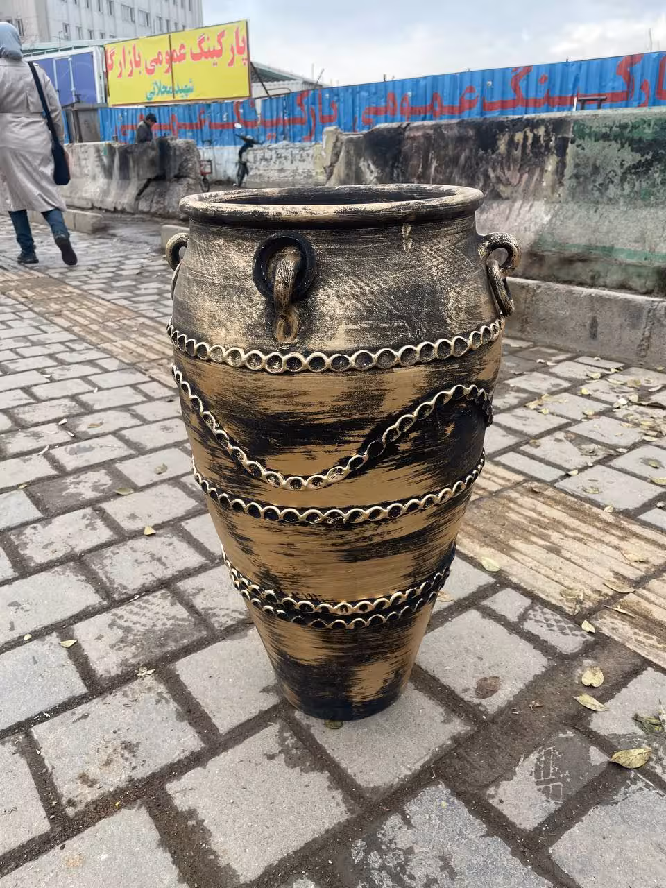 گلدان پتینه مشکی طلایی 70 سانتی