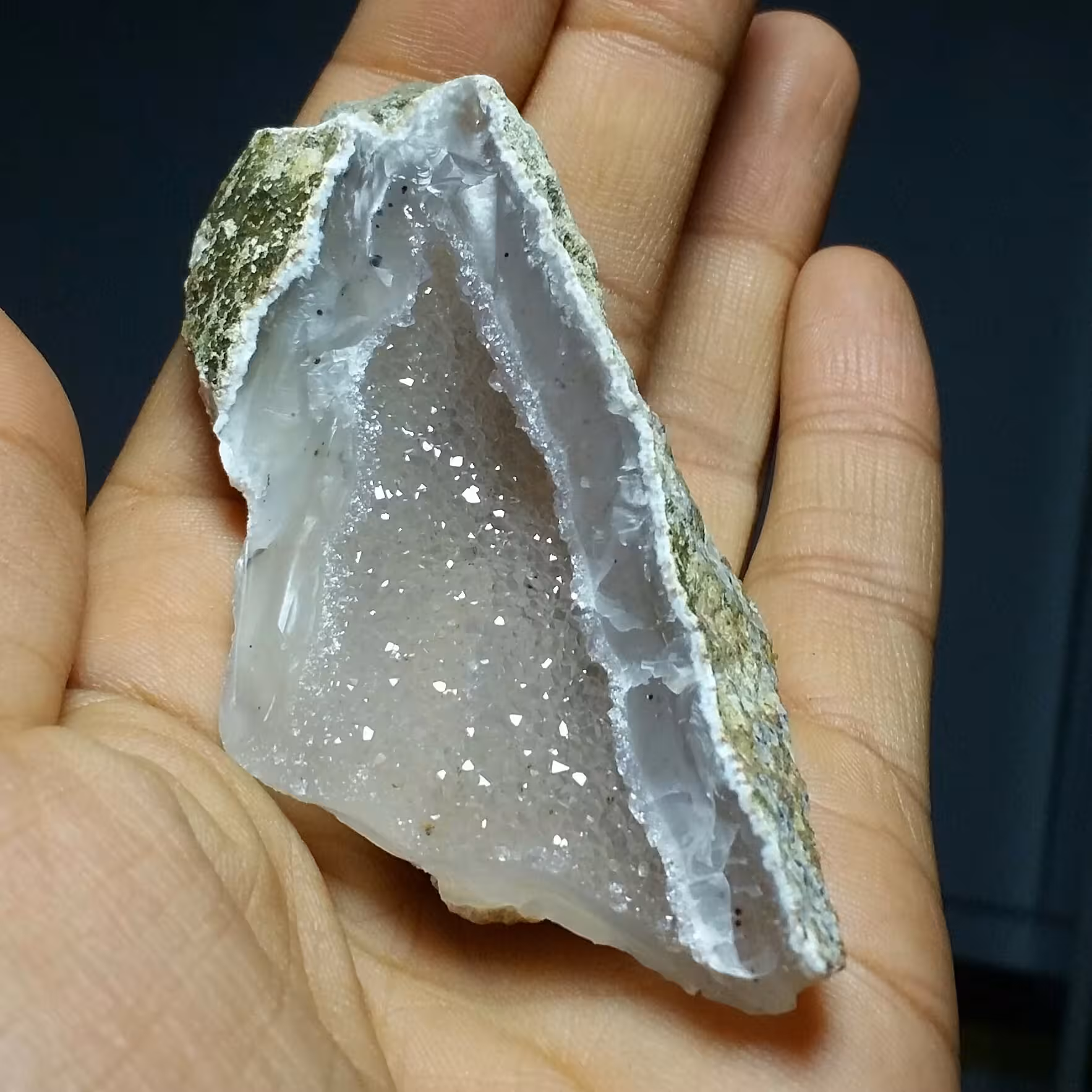 سنگ راف آمتیس آمیتیس آماتیس بلور شکری اکلیلی همرشدی با کلسیت کلیسیت کد 10722