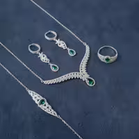 سرویس نقره میکرو نگین سبز با عیار 925 و آبکاری طلاسفید