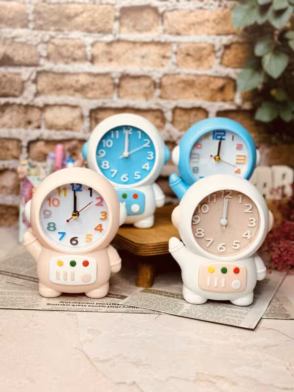 ساعت فانتزی طرح فضا نورد کد4175