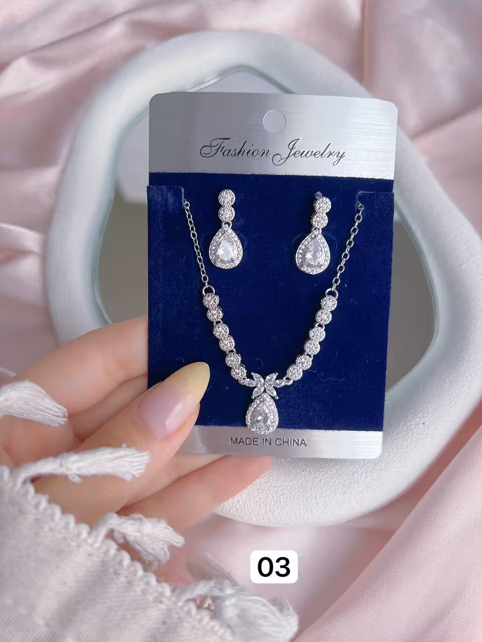 نیمست مجلسی/گردنبند گوشواره/ضدحساسیت/گردنبند دارای زنجیرباقابلیت تنظیم ارتفاع/نگین ها اتمی/کیفیت بالا/وارداتی