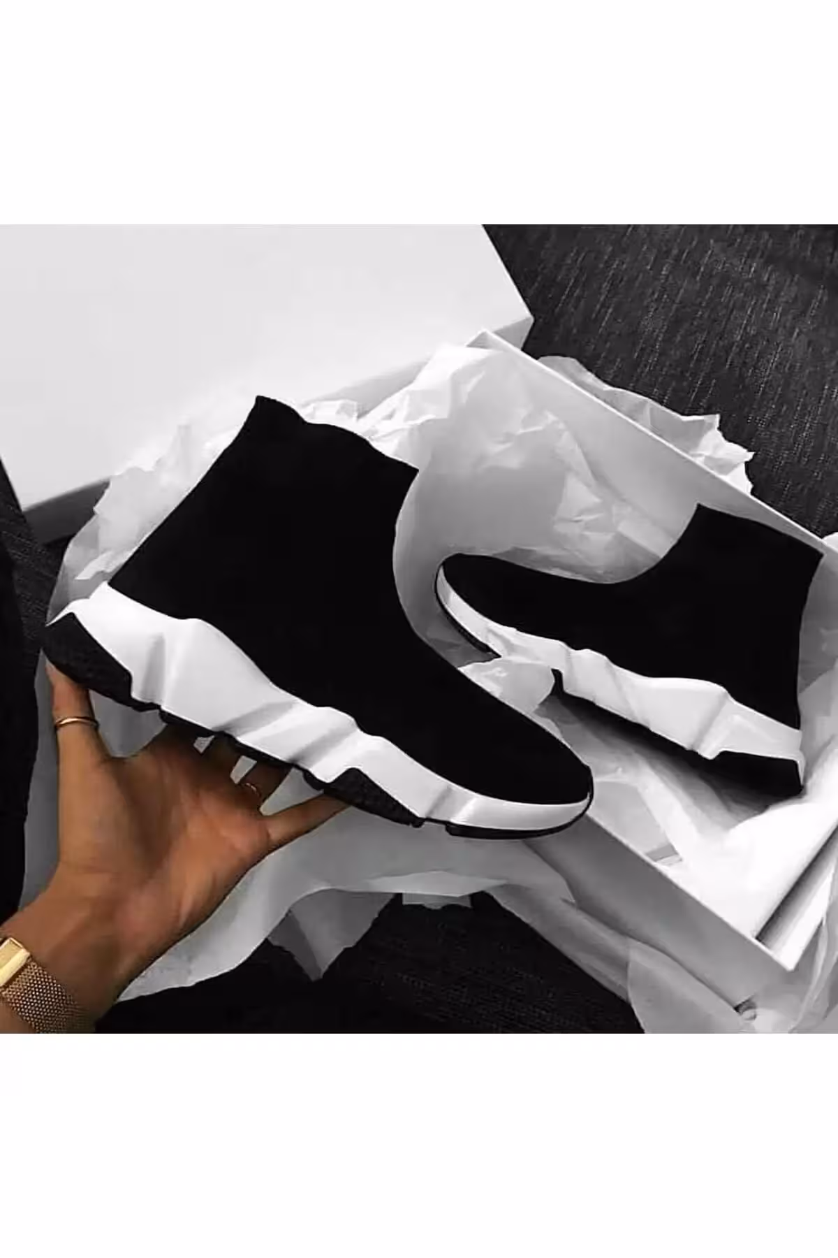 کفش ورزشی کشباف یونیسکس – پیشنهاد می‌شود یک شماره کوچک‌تر انتخاب کنید. – 3179