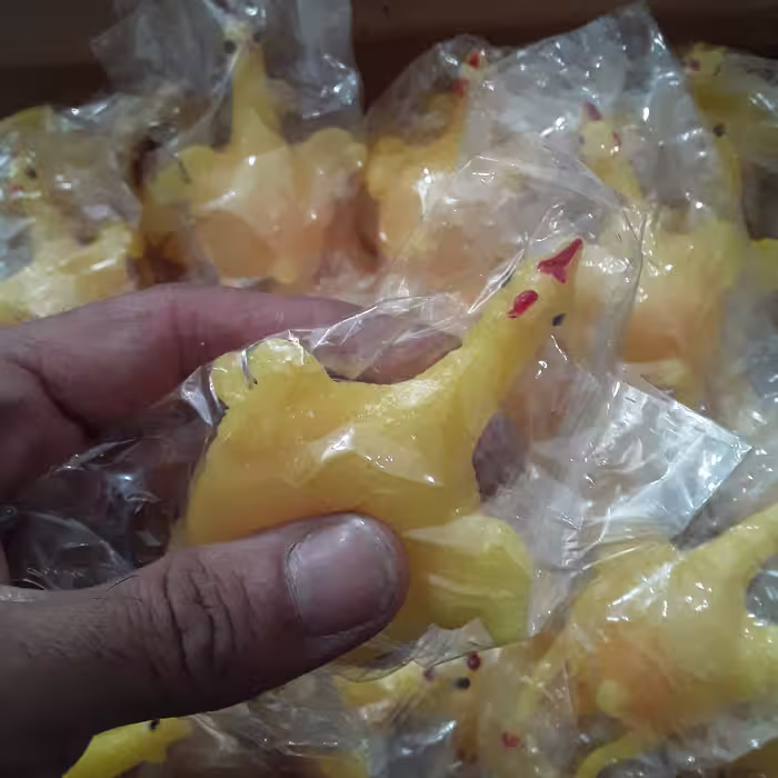 اسباب بازی فیجت ضد استرس مرغ تخم گذار ژله ای به همراه آویز جاسوئیچی 