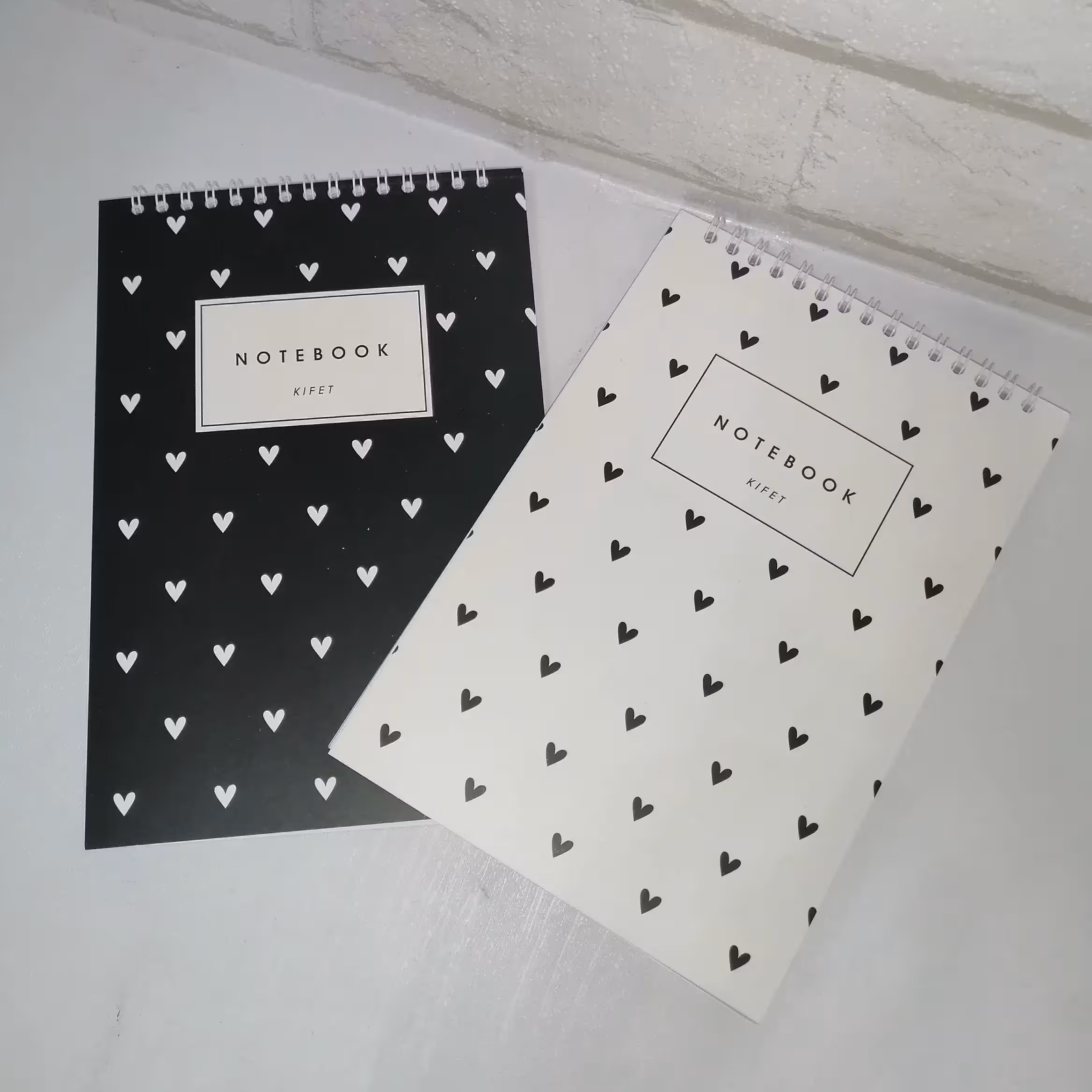 دفتر 60 برگ فنر از بالا قلبی در 2 رنگ سیاه و سفید