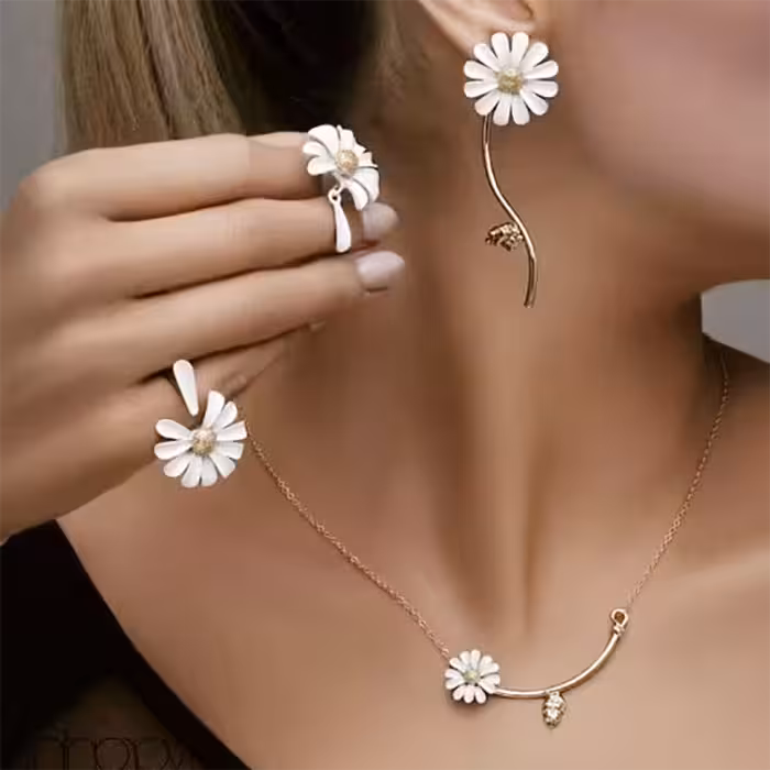 نیم ست کامل بابونه شامل گردنبند گوشواره انگشتر دستبندفری سایز برجسته رنگ ثابت