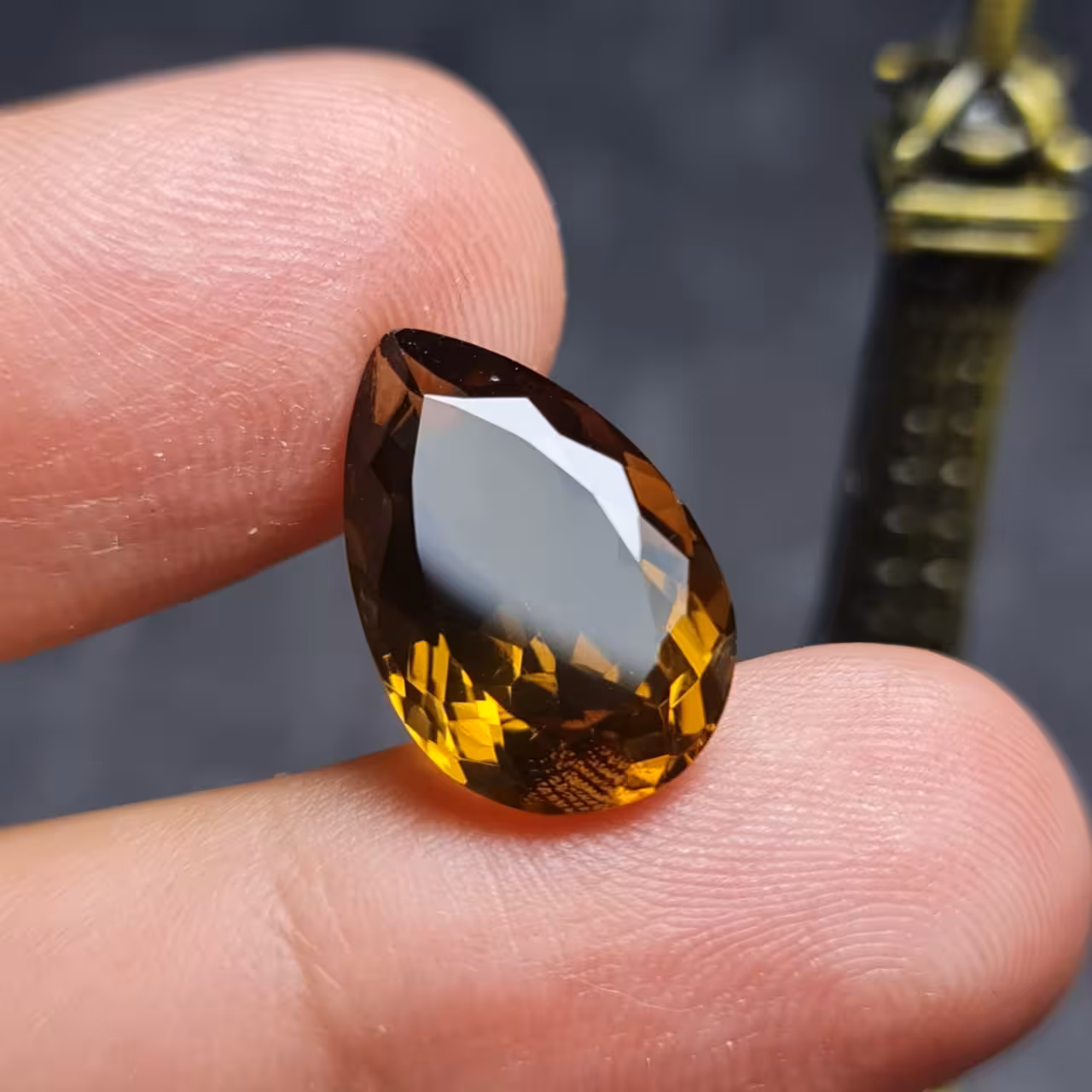  نگین فوق العاده زیبای سنگ هانی کوارتز معدنی خوش رنگ آفریقایی با وزن 7قیراط 
کد 27625
