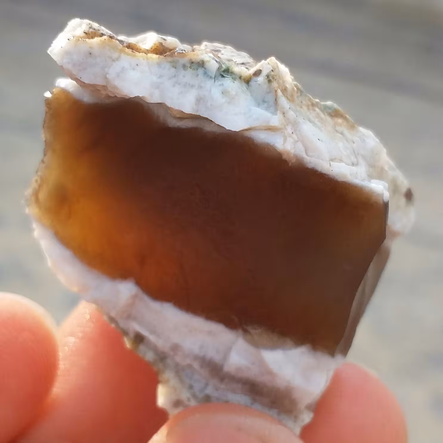 سنگ راف حبه عقیق عسلی خرمایی محشر 
100درصد طبیعی شاهکار خلقت

کد 8444