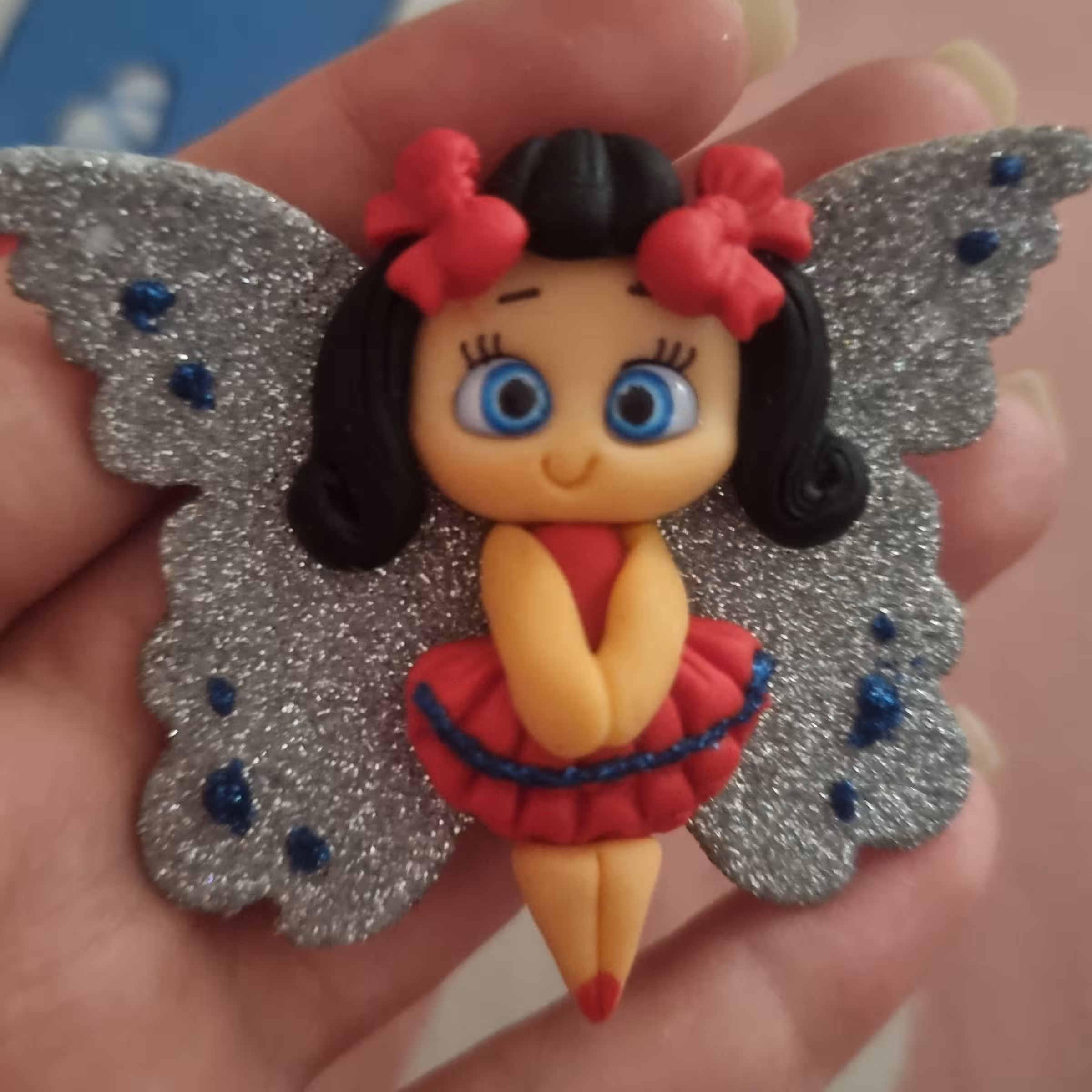 مگنت دختر پروانه ای