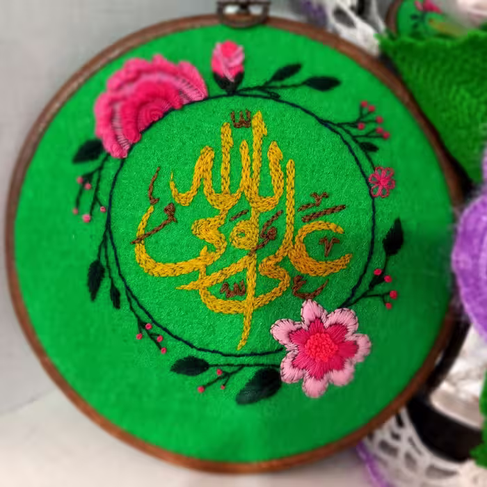 دیوارکوب گلدوزی بادست طرح مذهبی 