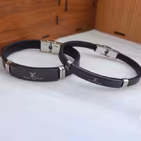 دستبند ست چرمی لوئی ویتون پلاک مشکی