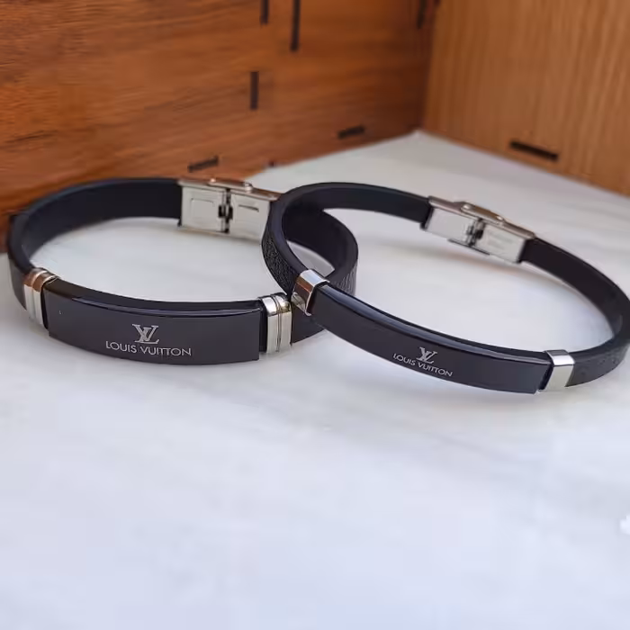 دستبند ست چرمی لوئی ویتون پلاک مشکی