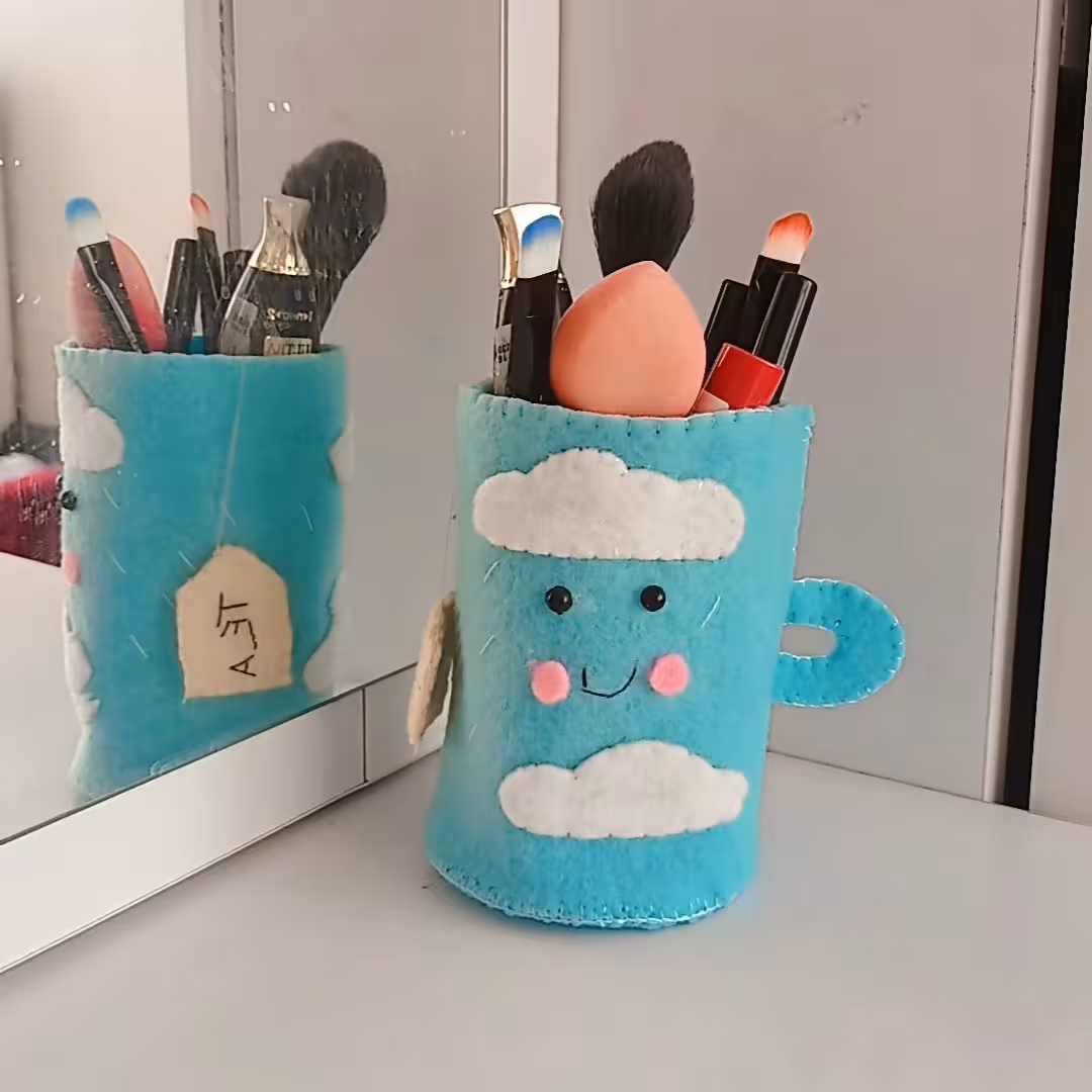 جامدادی رومیزی نمدی و جای لوازم آرایشی رومیزی نمدی ، ( تم ابر و بارون ) 