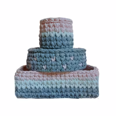 سبد قلاب بافی تریکو طرح سیسمونی کودک کد 1 مجموعه 3 عددی