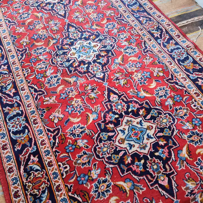 فرش قدیمی دستبافت کناره طول شش متر مدل MG98