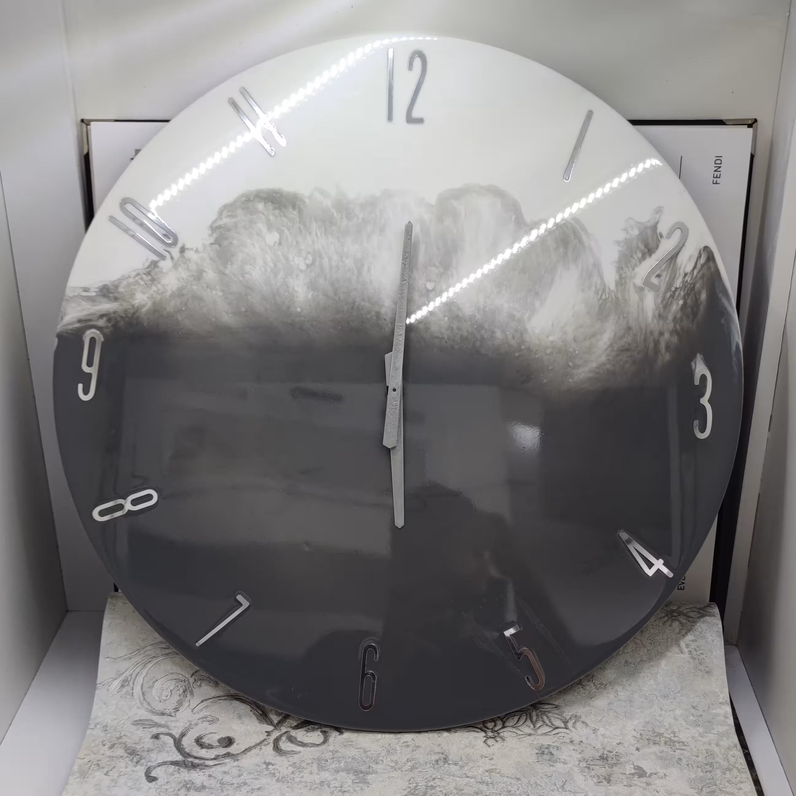 ساعت رزینی نوک مدادی سفید