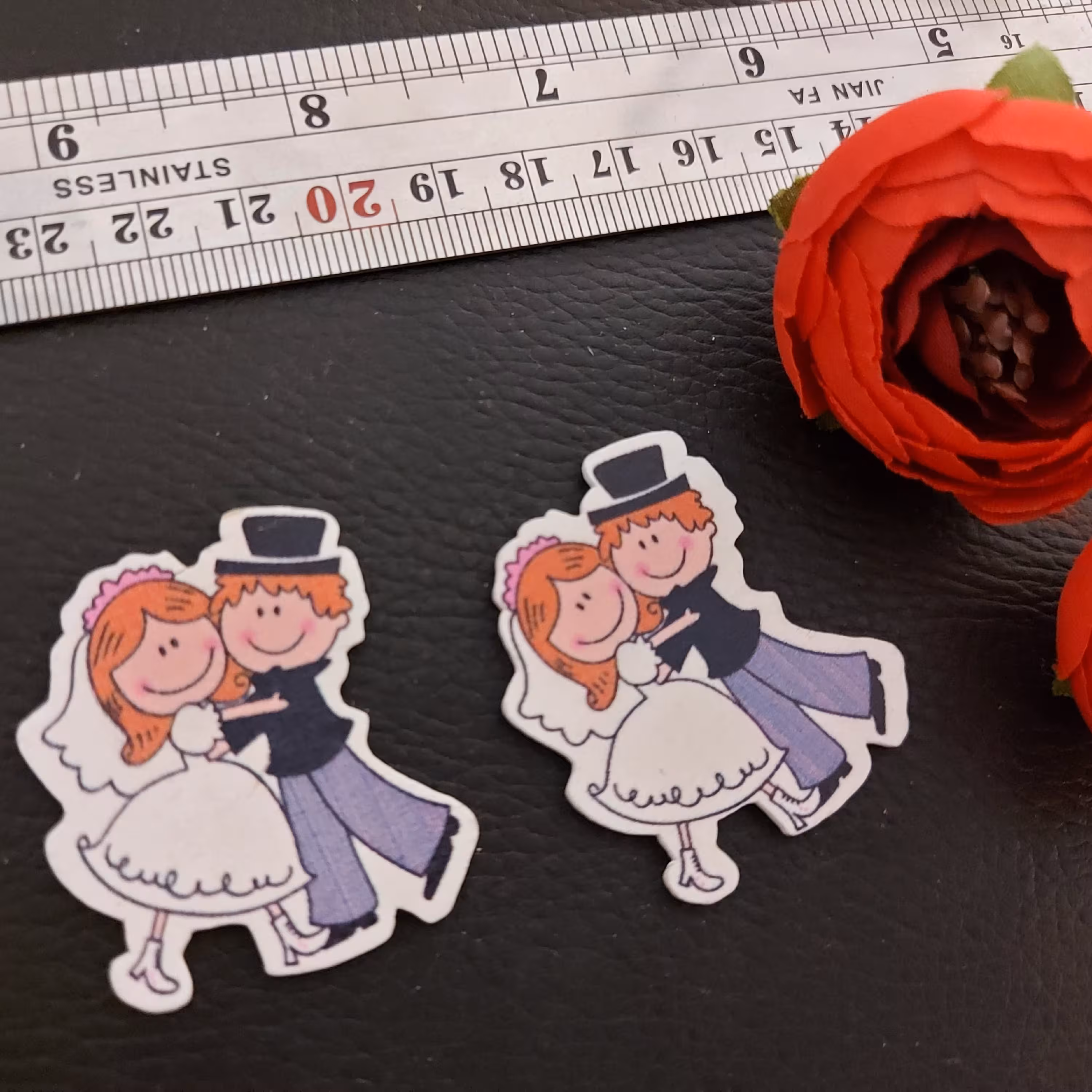 خرجکار چوبی عروس و داماد مخصوص گیفت تک عددی