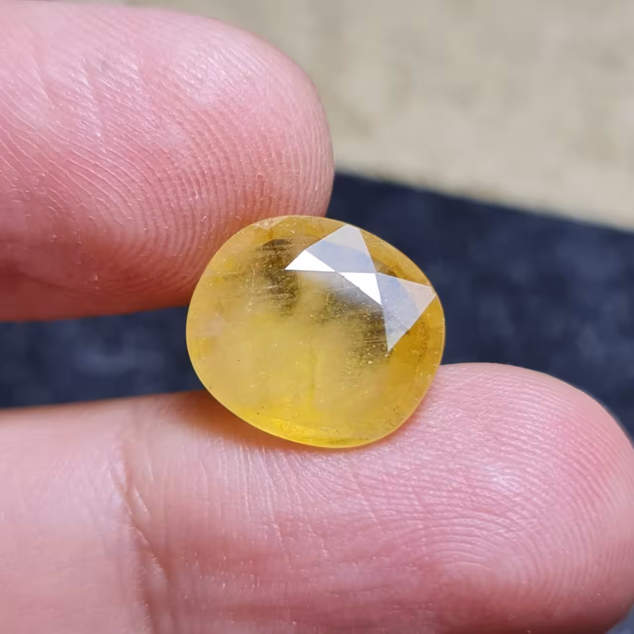  نگین زیبای سنگ یاقوت زرد معدنی آفریقایی با وزن 7 قیراط 
کد 28734