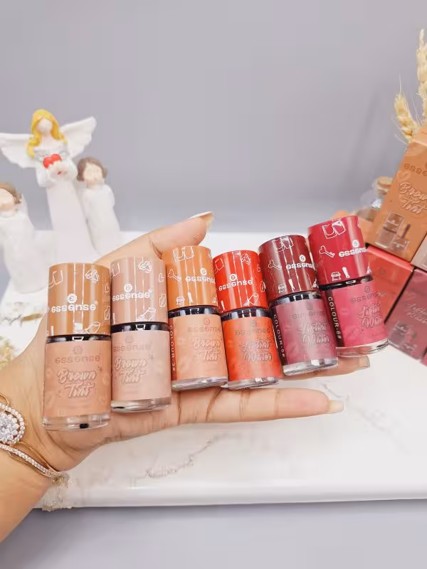 ینت لب قهوه ای برند essense کد GS238