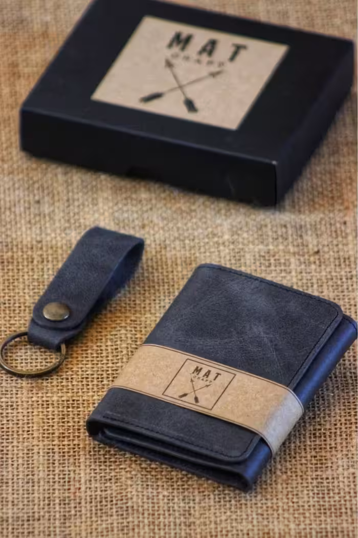 کیف پول عمودی چرمی اصل با مگنت / با جعبه هدیه / همراه با جا کلیدی چرمی هدیه - 4826