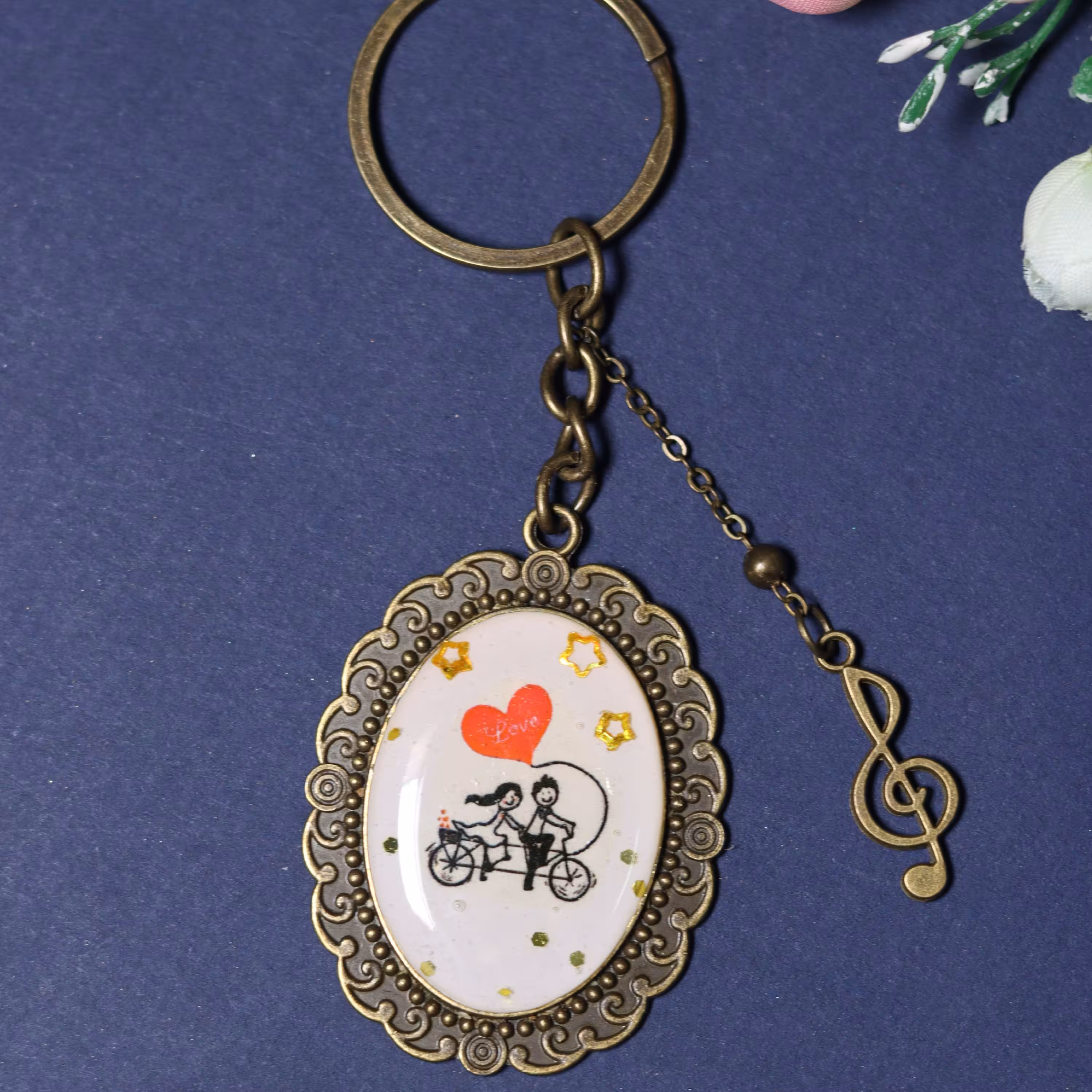 جاکلیدی عاشقانه آویزدار  ملودی قاب برنز طرح رندوم