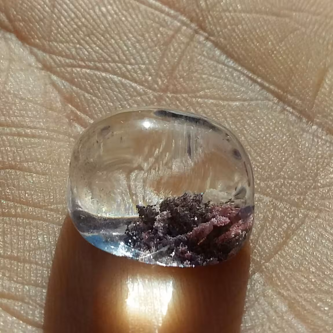 نگین فانتوم کوارتز بسیار خاص و چشم نواز
کاملا طبیعی شاهکار خلقت
تراش دامله بی نظییییر خارق العاده
کد 9263