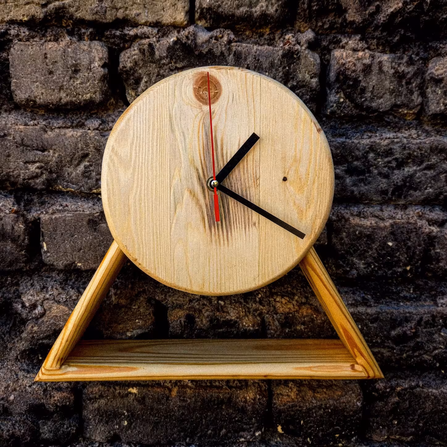 ساعت دیواری چوبی مدل مثلث و دایره دستساز(پس کرایه) 