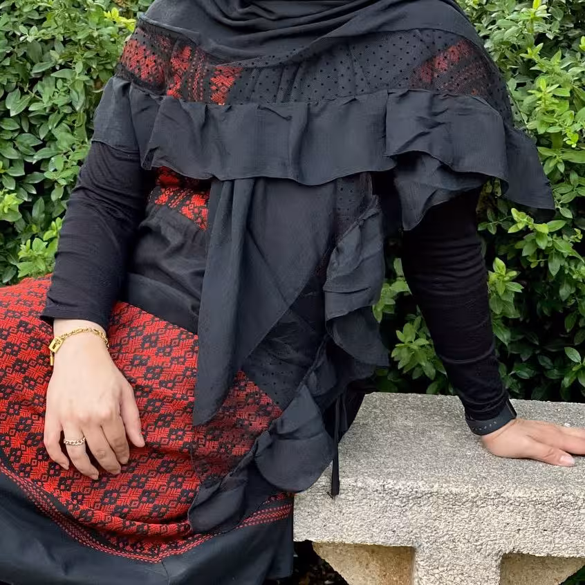 قبل ازخرید موجودی بگیریدروسری مزونی تیکه دوزی شده
خنک، سبک و با کیفیت اعلا
متریال نخ اسلپ جت بلک
داخل طرحش نوار دانت