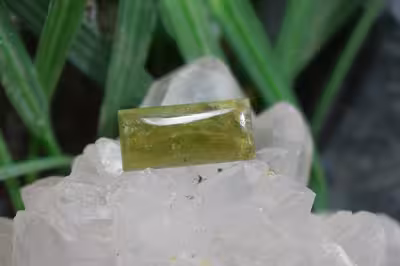 ایدوکراز (وزوویانیت)